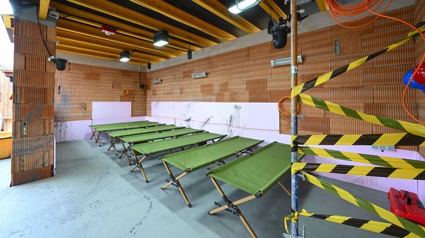 Der überdachte Außenbereich bei "Promi Big Brother" 2025