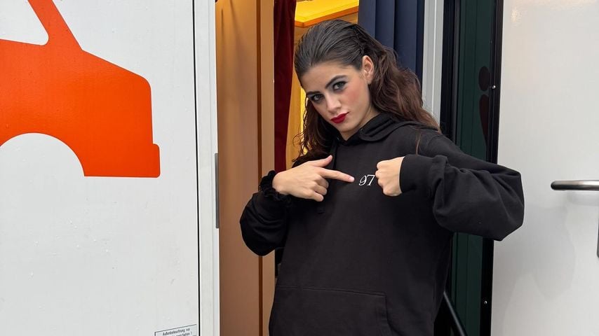Derya Akyol am Set von "Euphorie", 2024