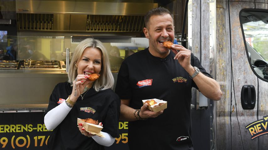 Desirée Hansen und Willi Herren vor ihrem Foodtruck im April 2021