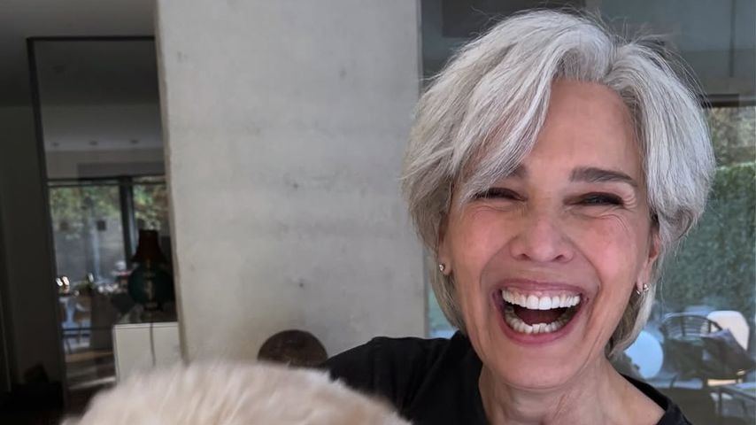 Désirée Nosbusch mit grauen Haaren 2025