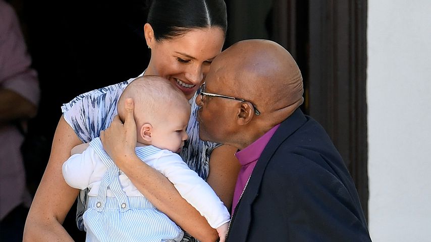 Herzogin Meghan mit ihrem Sohn Archie und Desmond Tutu