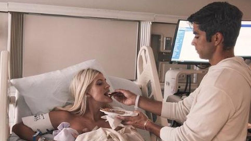 Süß! Hier stillt Devon Windsor ihren kleinen Wonneproppen!