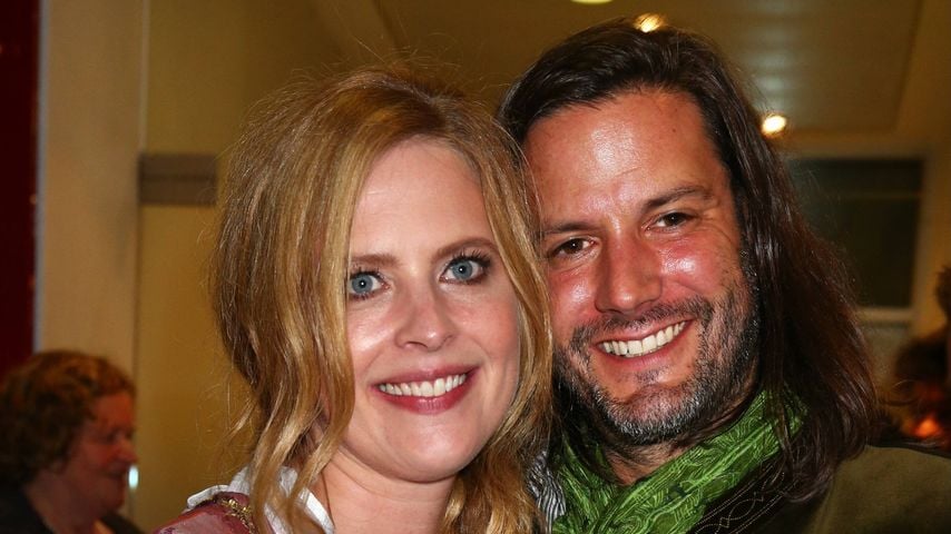 Diana Amft mit Ehemann Arne Regul bei der Premiere-Party zu "Im weißen Rössl – Wehe, du singst!" in der Österreichischen Botschaft Berlin