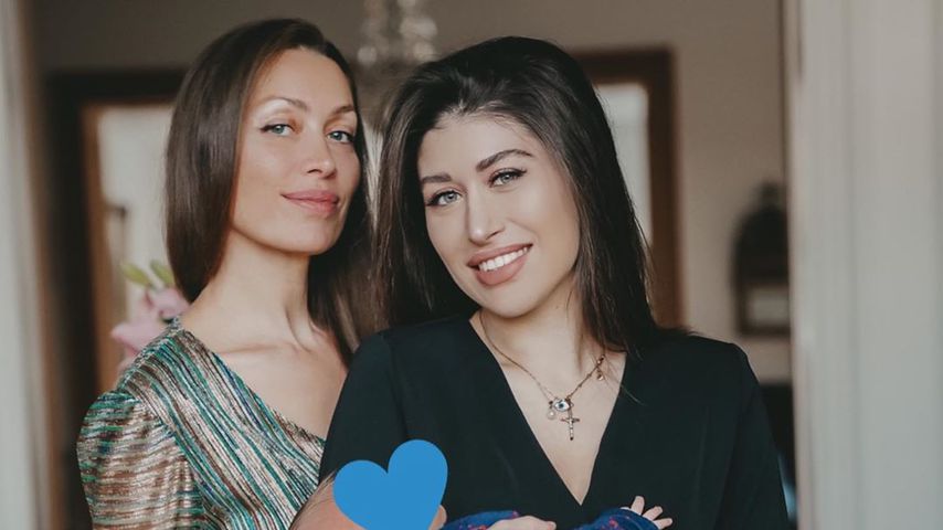Diana June mir ihrem Baby und ihrer Mutter