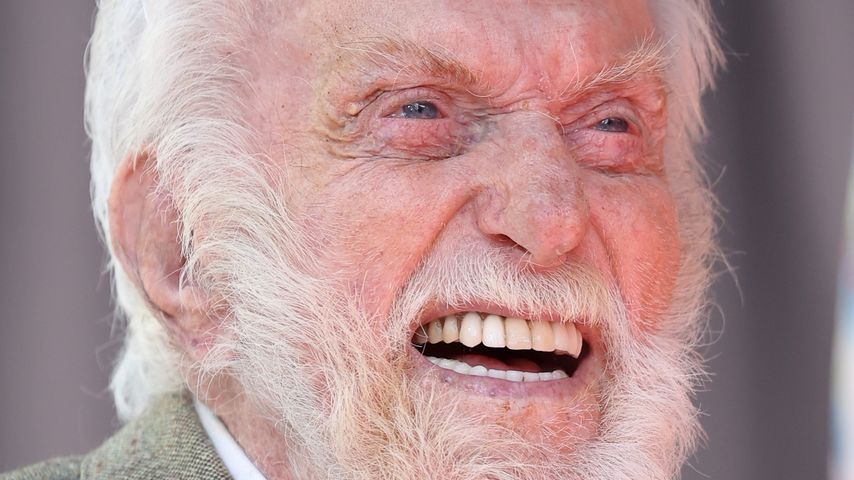 Seltener Auftritt: Dick Van Dyke im überraschenden Outfit