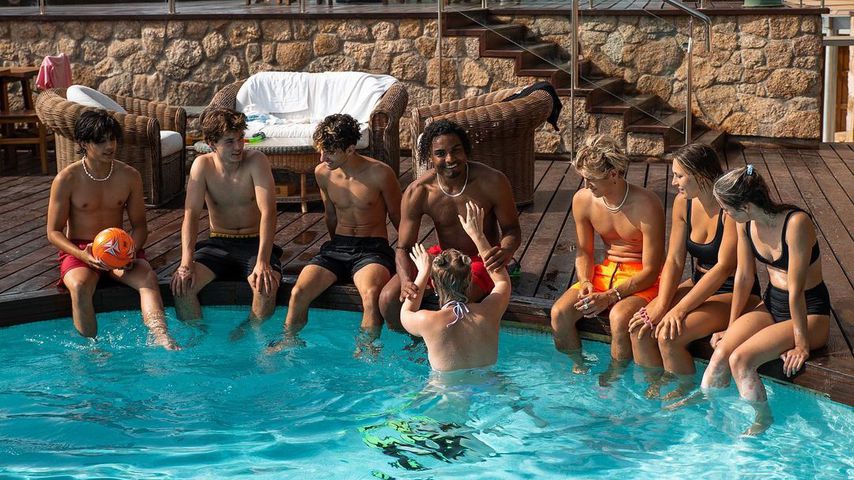 Die 9:16-Creator-House-Crew am Pool