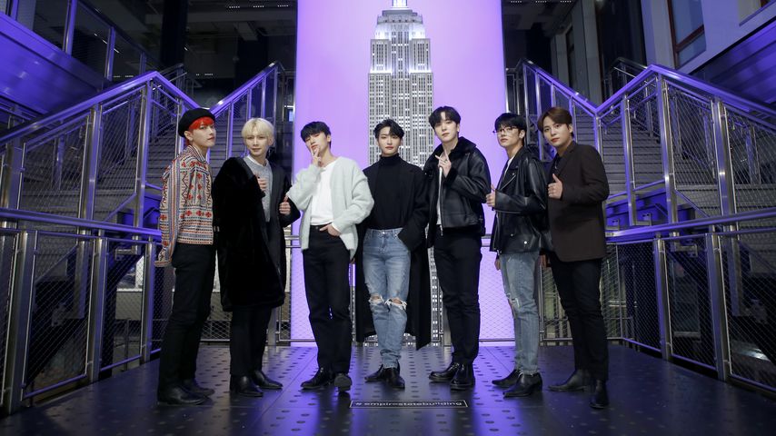 Die Ateez-Mitglieder Hongjoong, Yeosang, San, Seonghwa, Yunho, Wooyoung und Jongho