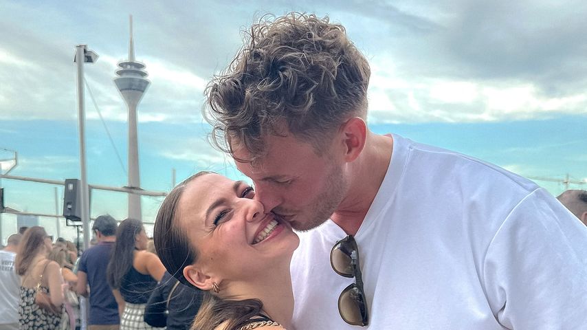 "Die Bachelors"-Leonie, TV-Bekanntheit, mit ihrem Partner