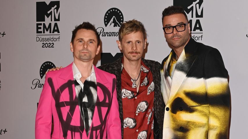Matthew Bellamy, Dominic Howard und Chris Wolstenholme von Muse bei den MTV EMAs 2022