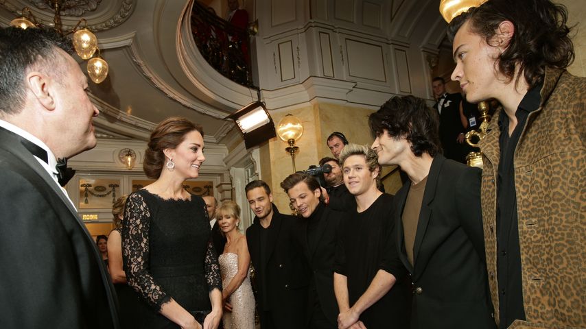 Prinzessin Kate begrüßt die Band One Direction im Jahr 2014