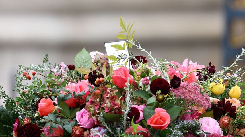 Die Blumen auf dem Sarg der Queen