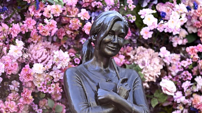 Die "Bridget Jones Scenes In The Square"-Statue am Leicester Square in London, November 2025