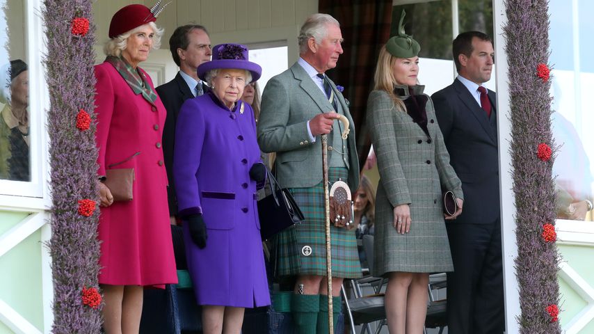 Herzogin Camilla, Queen Elizabeth II., Prinz Charles und Autumn und Peter Phillips in Schottland