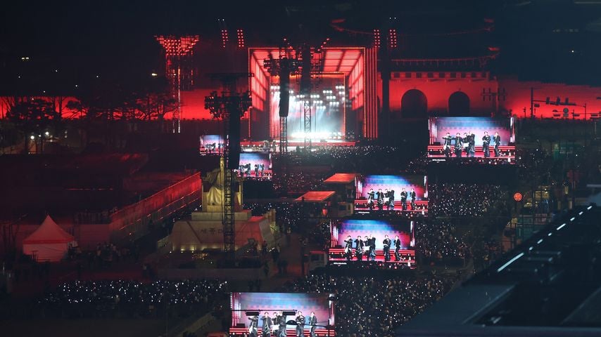 Die BTS-Comeback-Bühne auf dem Gwanghwamun Square in Seoul, März 2026