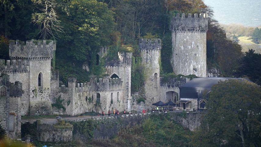 Die Burg Gwyrch Castle, Schauplatz des britischen Dschungelcamps 2020