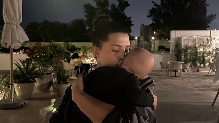 Die ehemalige GNTM-Kandidatin Fata Hasanović mit ihrem Sohn Malik, April 2024