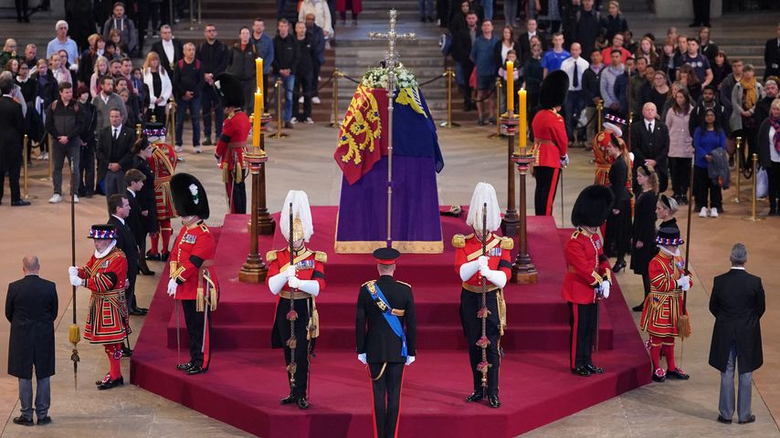 Die Enkel der Queen halten eine Totenwache zu ihren Ehren, September 2022
