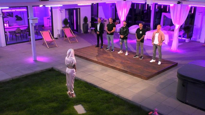 Die Entscheidung bei "Coras House of Love"