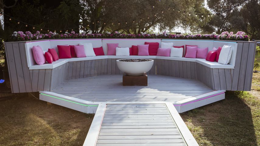 Die Feuerstelle in der "Love Island"-Villa