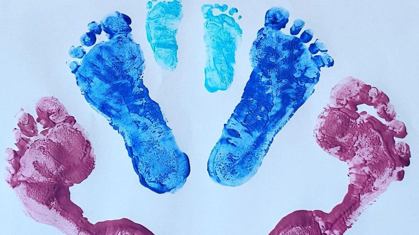 Die Fußabdrücke von Magdalena Neuners Kindern