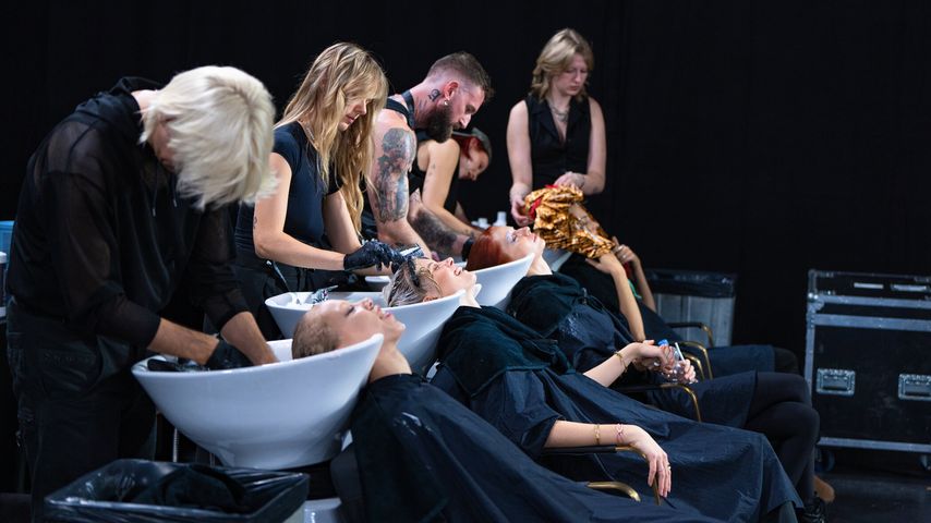 Die GNTM-Kandidatinnen beim Umstyling