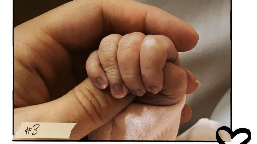 Collage: Die Hände von Casey Batchelors Kindern