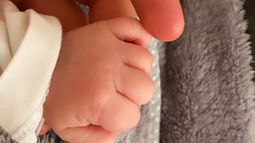 Die Hände von Julian Claßen und seiner Tochter Emily
