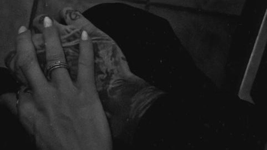 Hand einer Frau und Hand von Chris Broy, Februar 2026