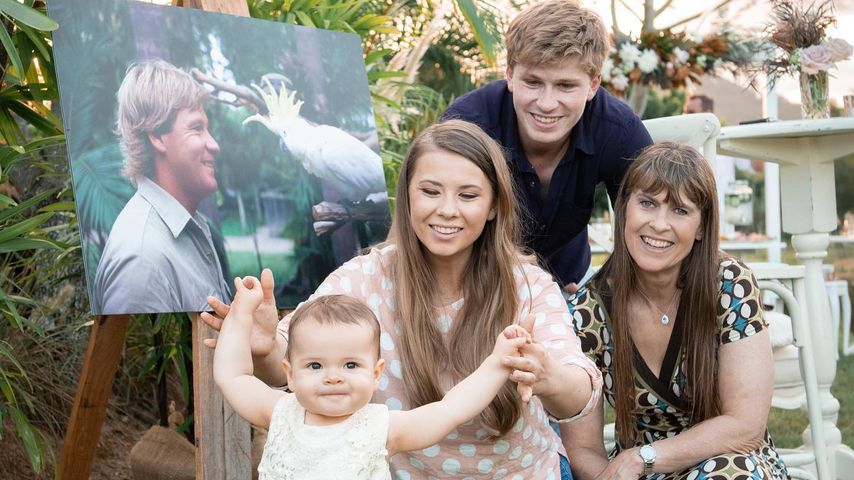 Bindi, Robert und Terri Irwin mit Bindis Tochter Grace