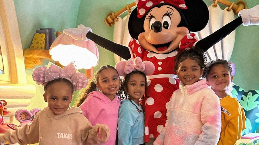 Die Kardashian-Kinder mit Minnie Mouse im Disneyland, April 2023