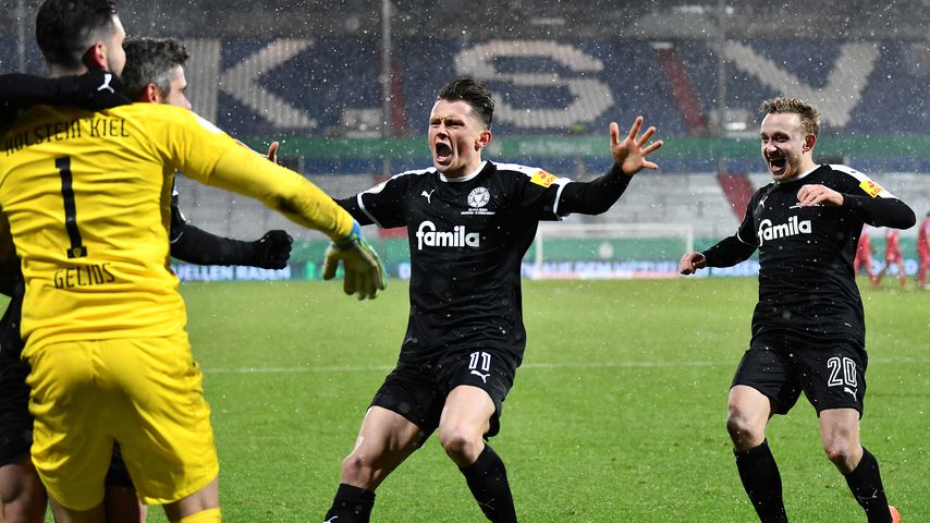 Fabian Reese und Jannik Dehm beim Spiel gegen FC Bayern