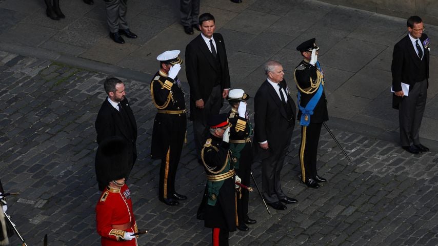 V.l.n.r: König Charles III., Prinzessin Anne, Prinz Andrew und Prinz Edward bei der Trauerprozession