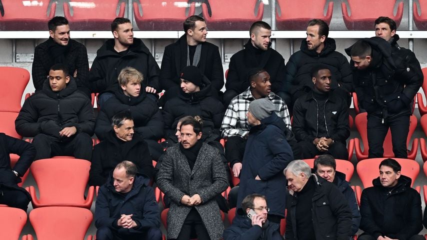 Erste Bilder: Die Bayern-Stars gedenken Franz Beckenbauers