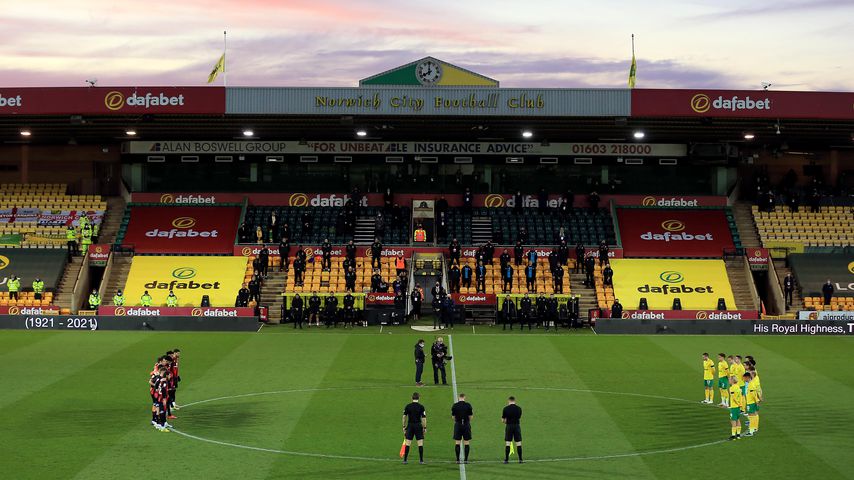 Die Mannschaften aus Norwich und Bournemouth schweigen zu Ehren Prinz Philips