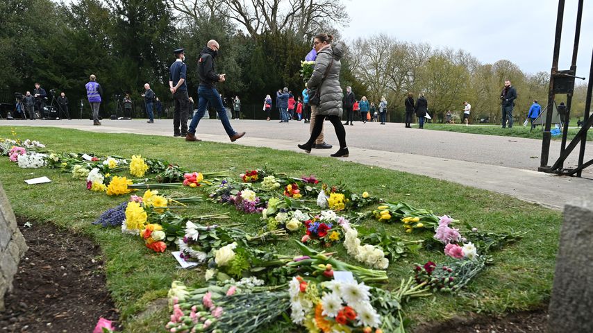 Die Menschen trauern vor Schloss Windsor um Prinz Philip