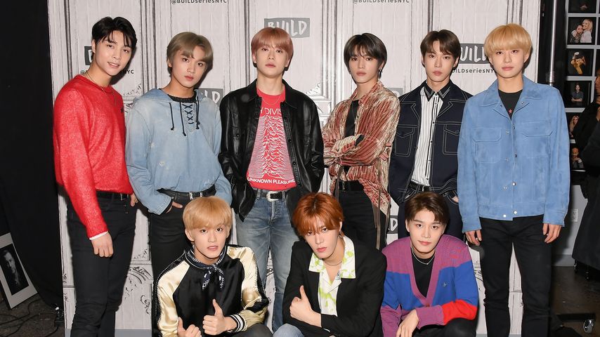 Die NCT-127-Mitglieder Johnny, Haechan, Jaehyun, Taeyong, Doyoung, Mark, Yuta und Taeil