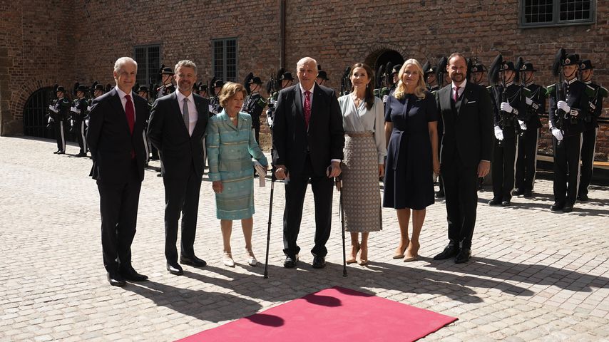 Kronprinzessin Mette-Marit und Kronprinz Haakon mit den norwegischen und dänischen Königspaaren