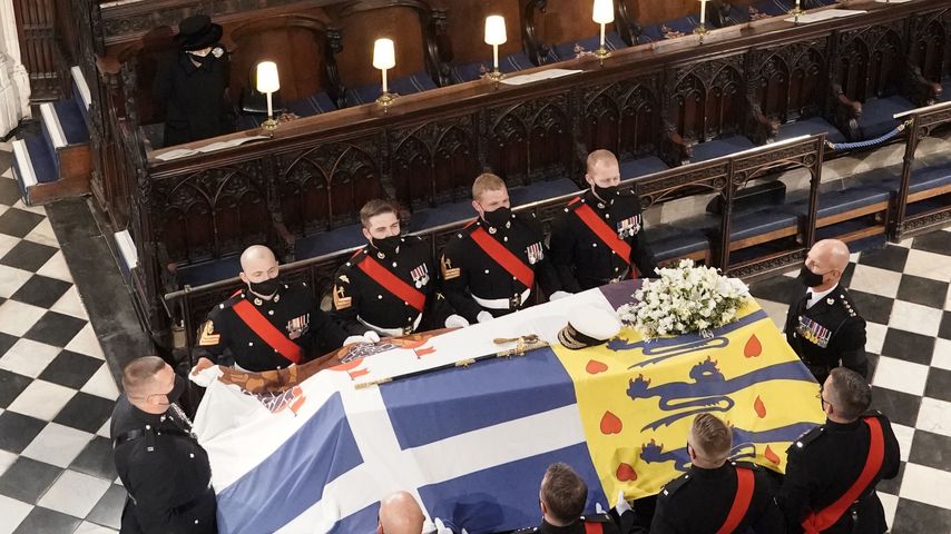 Die Queen bei der Trauerfeier von Prinz Philip