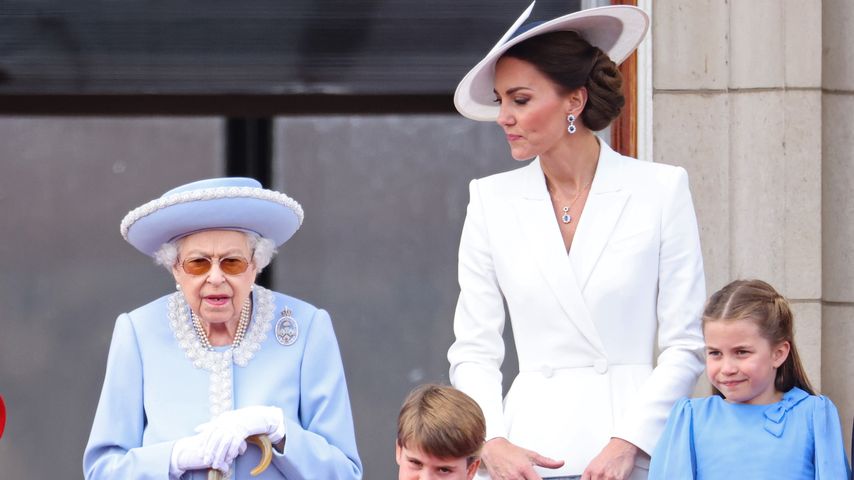 Die Queen, Prinzessin Kate, Prinz George und Prinzessin Charlotte im Juni 2022