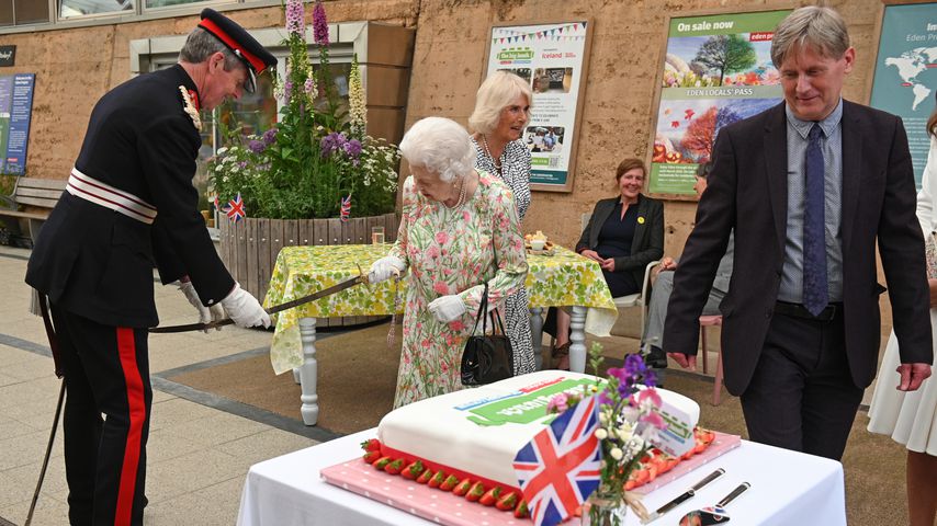 Queen Elizabeth II. und der Lord-Leutnant von Cornwall