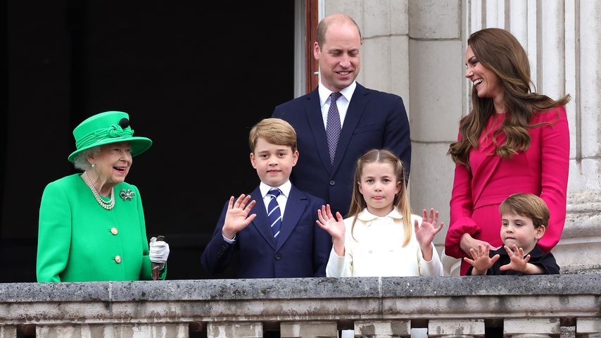 Die Queen und Prinz William und Herzogin Kate mit ihren Kindern im Juni 2022
