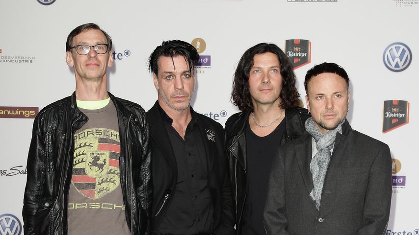 Viele Menschen protestieren vor Rammstein-Konzert in Berlin