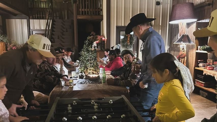 Die Schumachers feiern mit ihrem Team Weihnachten auf der XCS Ranch
