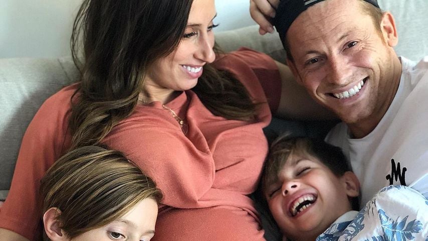 Die schwangere Stacey Solomon mit ihren Kindern und ihrem Mann Joe