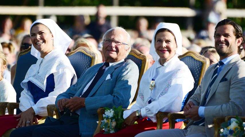 König Carl Gustaf mit seiner Frau Königin Silvia und ihren Kindern Prinzessin Victoria und Prinz Car