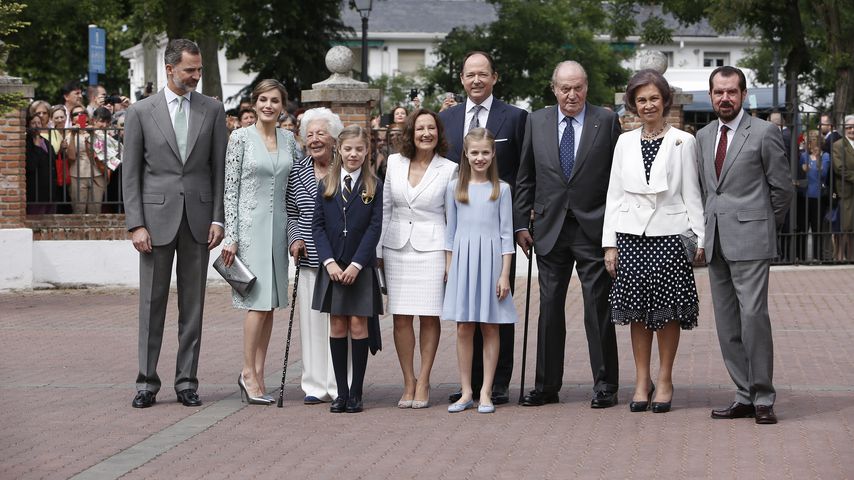 König Felipe, Königin Letizia, Menchu Álvarez del Valle und andere Familienmitglieder