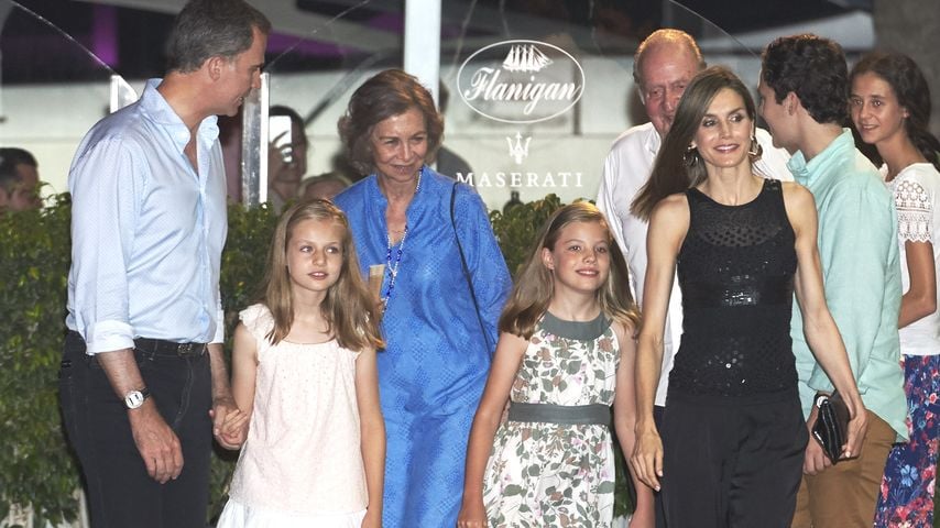 König Felipe, seine Töchter Leonor und Sofia, seine Eltern und seine Frau Königin Letizia