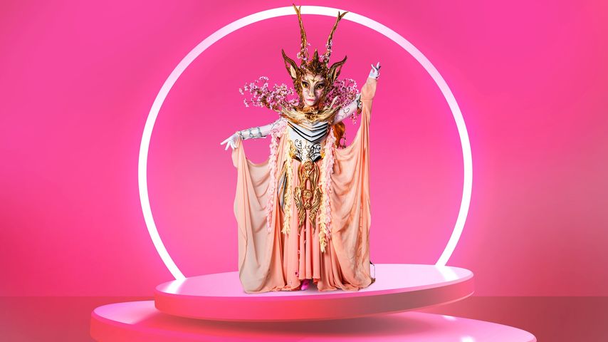Maske gefallen: Sie steckt unter "The Masked Singer"-Elgonia