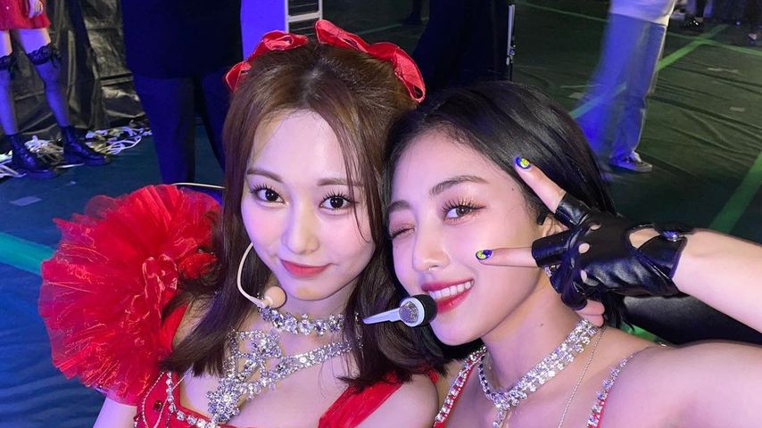 Die Twice-Mitglieder Tzuyu und Ji-hyo im Juni 2022