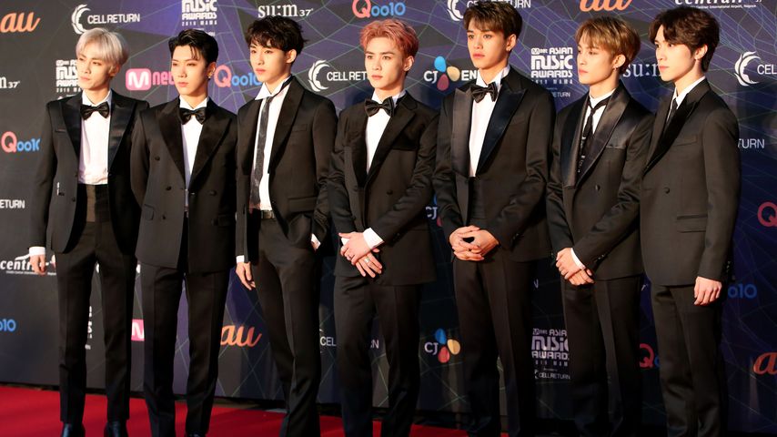 Die WayV-Mitglieder Xiaojun, Ten, Winwin, Kun, Lucas, Yangyang und Hendery
